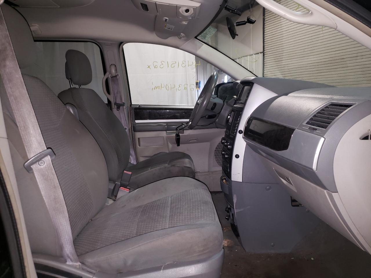Photo 5 from auction – 2010 DODGE GRAND CARA with VIN 2D4RN5D16AR369402