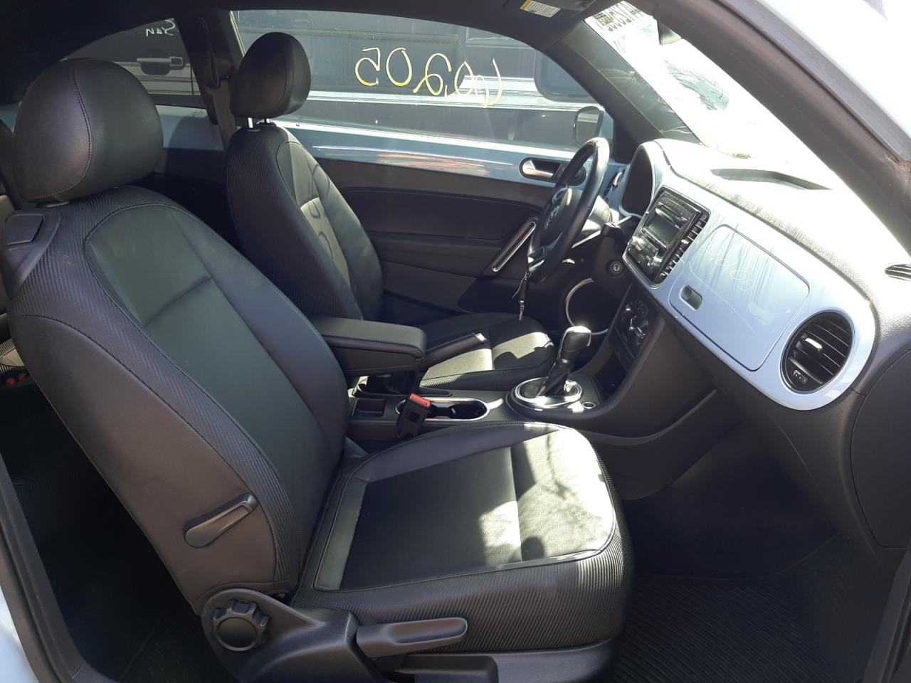 Photo 5 from auction – 2014 VOLKSWAGEN BEETLE with VIN 3VWJ17AT2EM653370