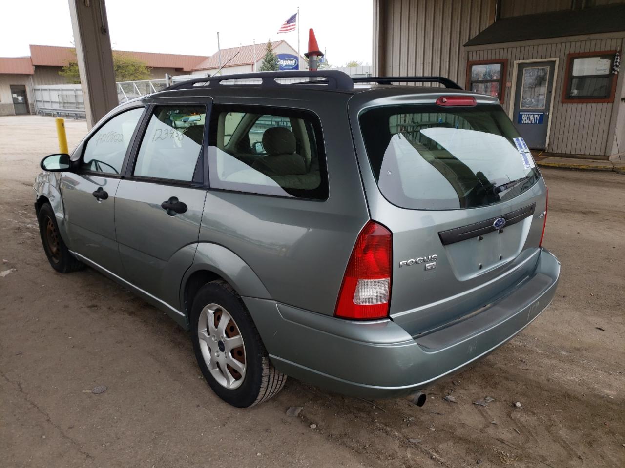 Photo 3 from auction – 2005 FORD FOCUS ZXW with VIN 1FAFP36N75W220904