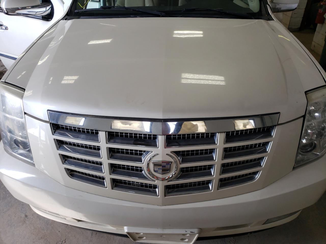 Photo 7 from auction – 2008 CADILLAC ESCALADE L with VIN 1GYFK63868R156716