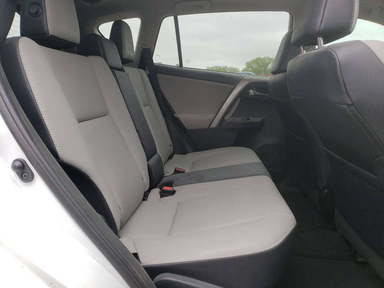 Photo 6 from auction – 2017 TOYOTA RAV4 LIMIT with VIN 2T3DFREV5HW641905