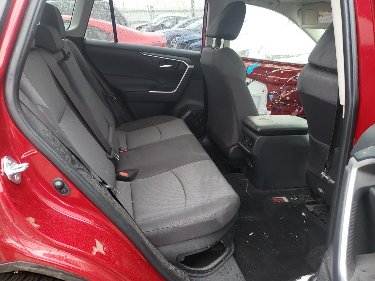 Photo 6 from auction – 2019 TOYOTA RAV4 XLE with VIN JTMRWRFV4KD024651