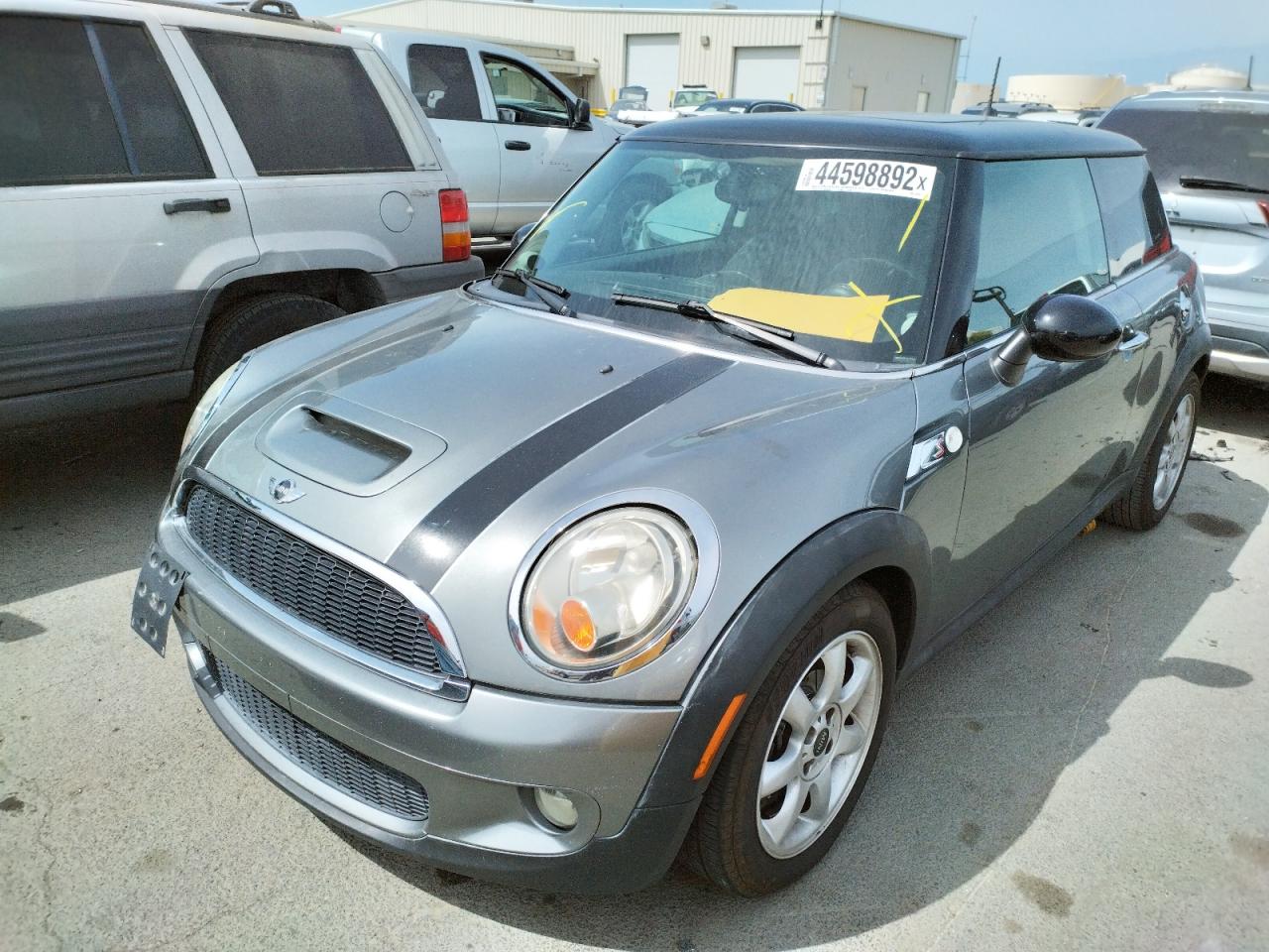 Photo 2 from auction – 2010 MINI COOPER S with VIN WMWMF7C52ATZ70123