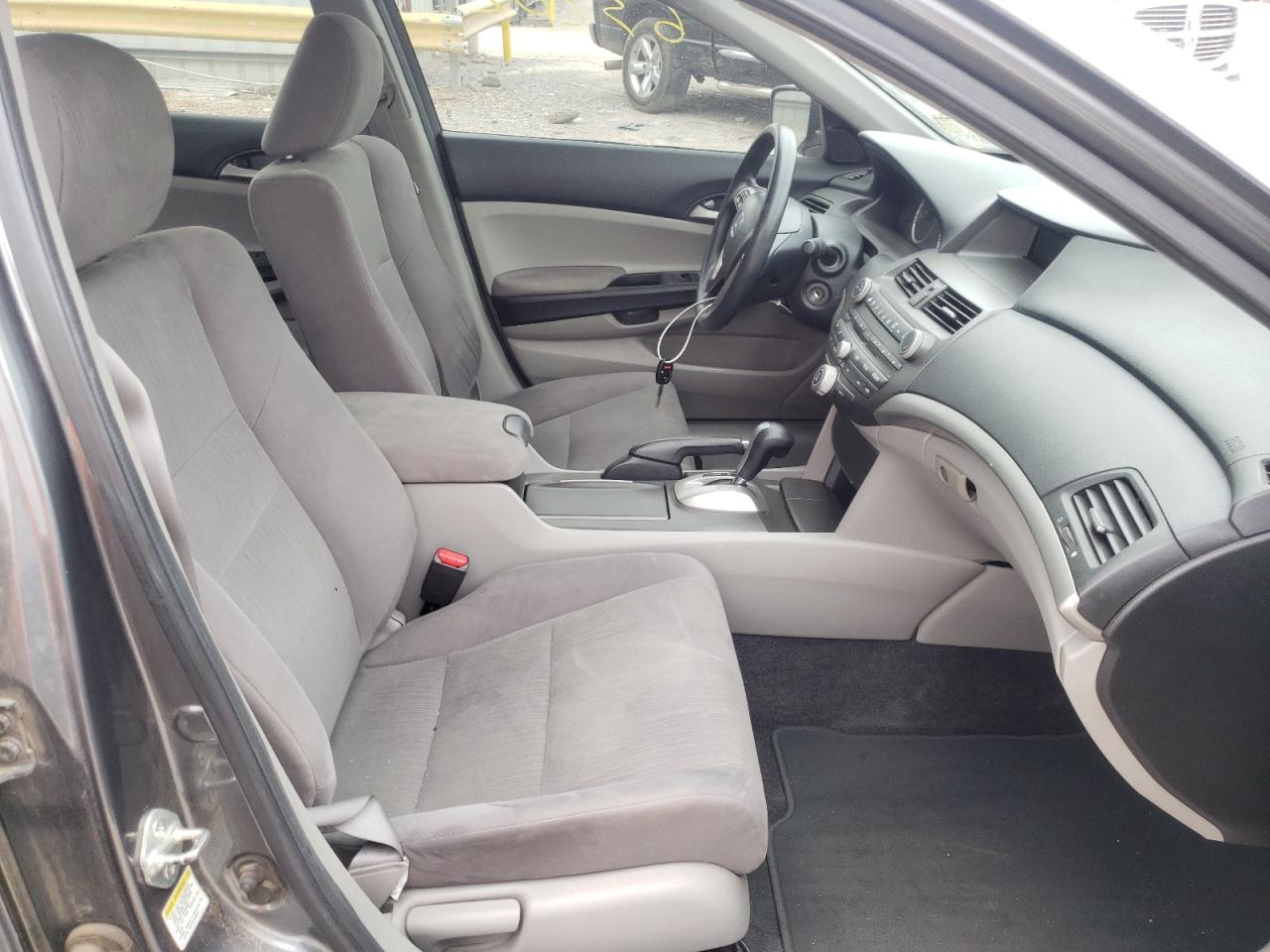 Photo 5 from auction – 2011 HONDA ACCORD LX with VIN 1HGCP2F33BA110335