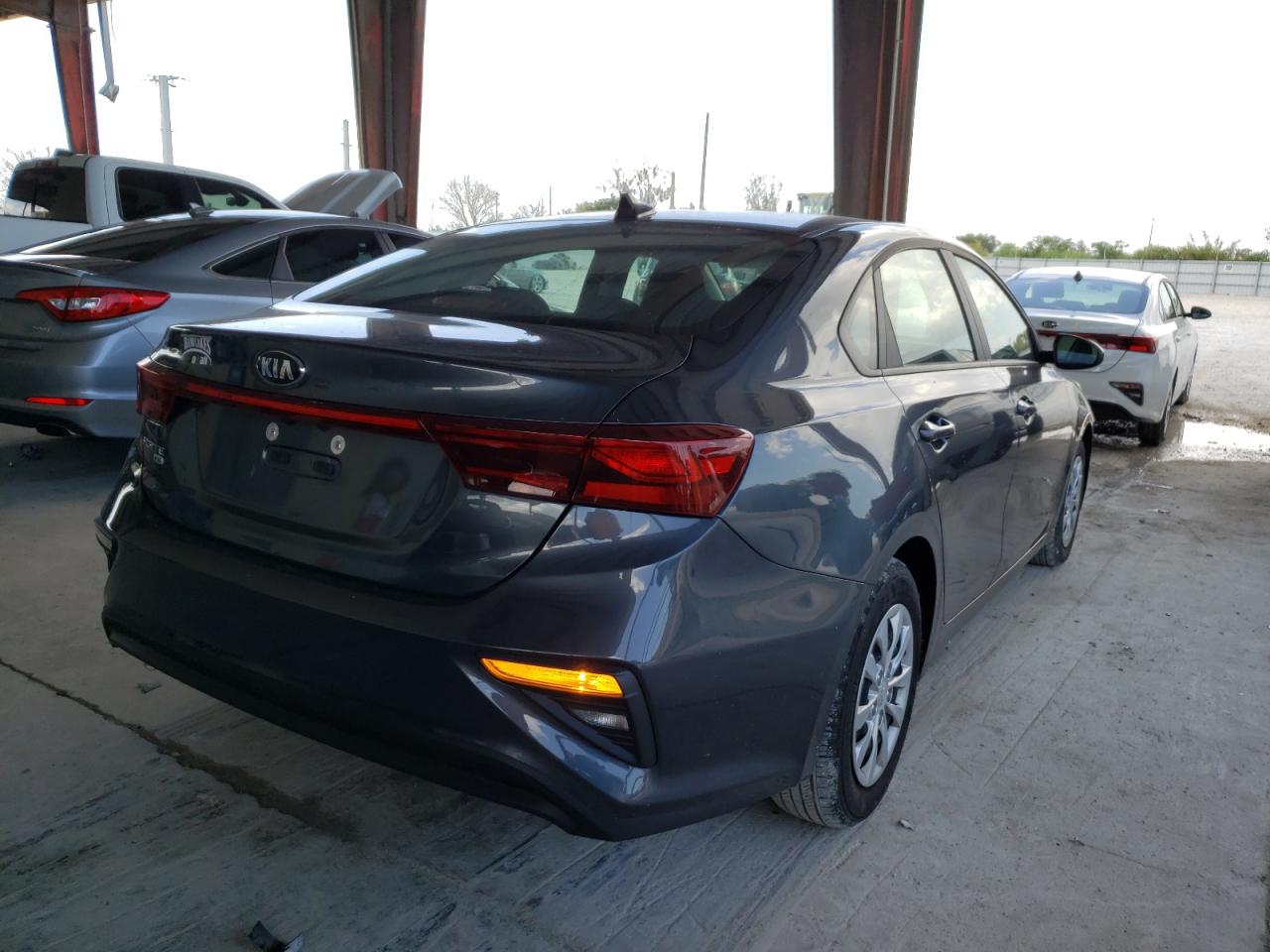 Photo 4 from auction – 2021 KIA FORTE FE with VIN 3KPF24AD8ME379498