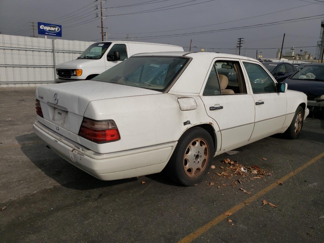 Photo 4 from auction – 1995 MERCEDES-BENZ E 320 BASE with VIN WDBEA32E0SC187205