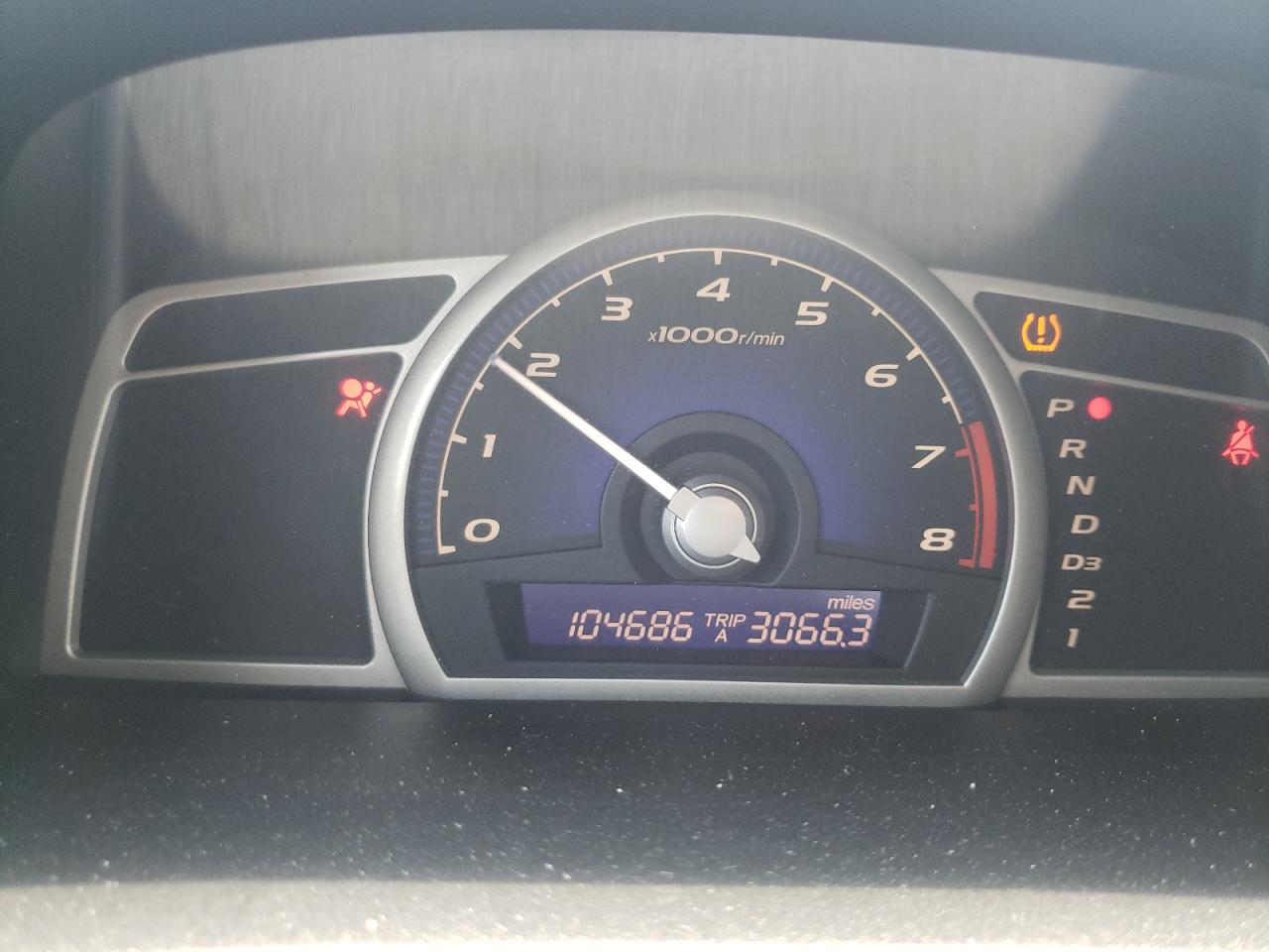 Photo 8 from auction – 2011 HONDA CIVIC LX with VIN 19XFA1F5XBE025160