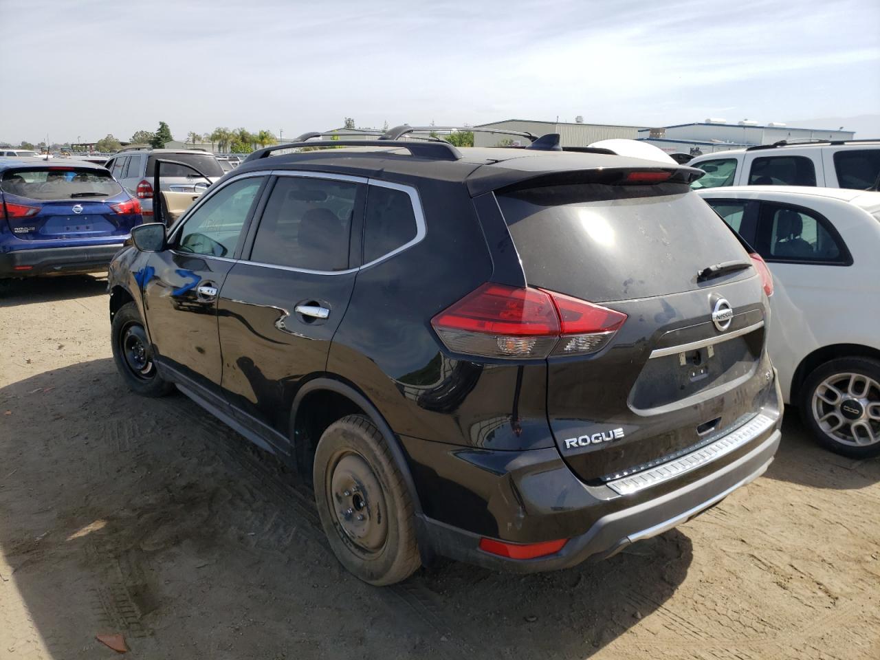 Photo 3 from auction – 2017 NISSAN ROGUE S with VIN 5N1AT2MT3HC886994