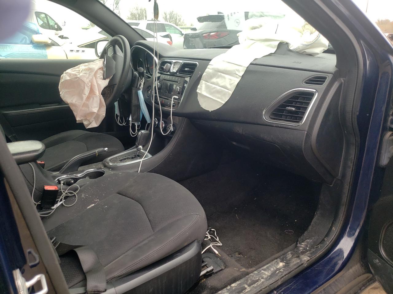 Photo 5 from auction – 2013 CHRYSLER 200 LX with VIN 1C3CCBAG1DN728452