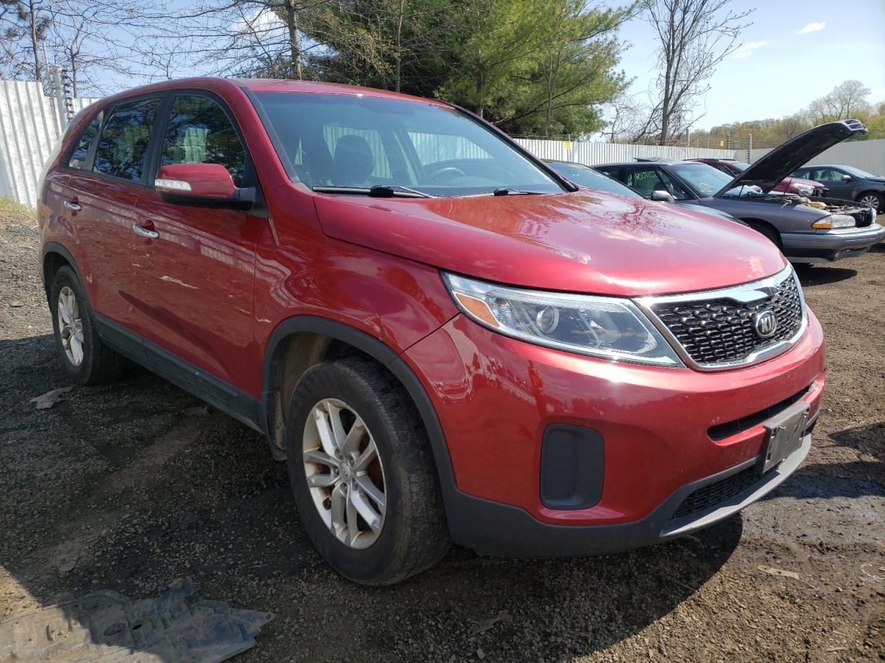 KIA SORENTO LX 2015 with VIN 5XYKT3A64FG641885 - Photo from auction