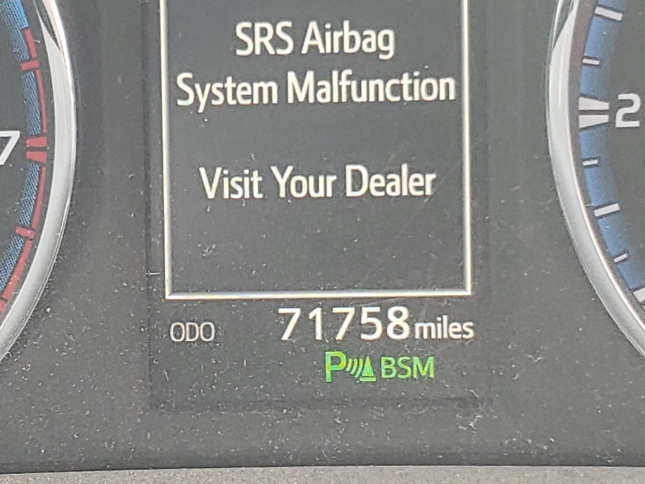 Photo 8 from auction – 2017 TOYOTA RAV4 LIMIT with VIN 2T3DFREV5HW641905