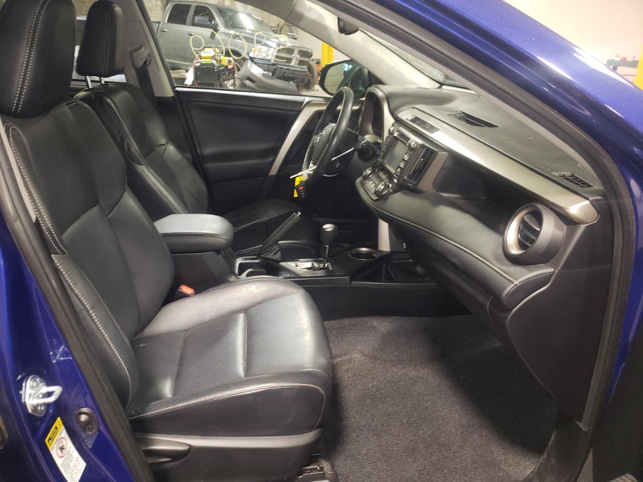 Photo 5 from auction – 2015 TOYOTA RAV4 LIMIT with VIN 2T3DFREV0FW392653