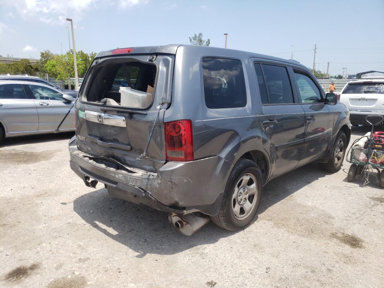 Фото 4 с аукциона – 2012 HONDA PILOT LX с VIN 5FNYF3H24CB003532