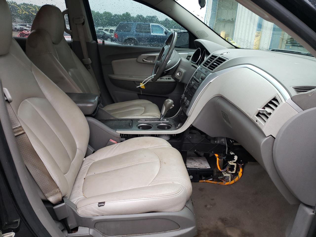 Photo 5 from auction – 2011 CHEVROLET TRAVERSE L with VIN 1GNKVGED9BJ342792