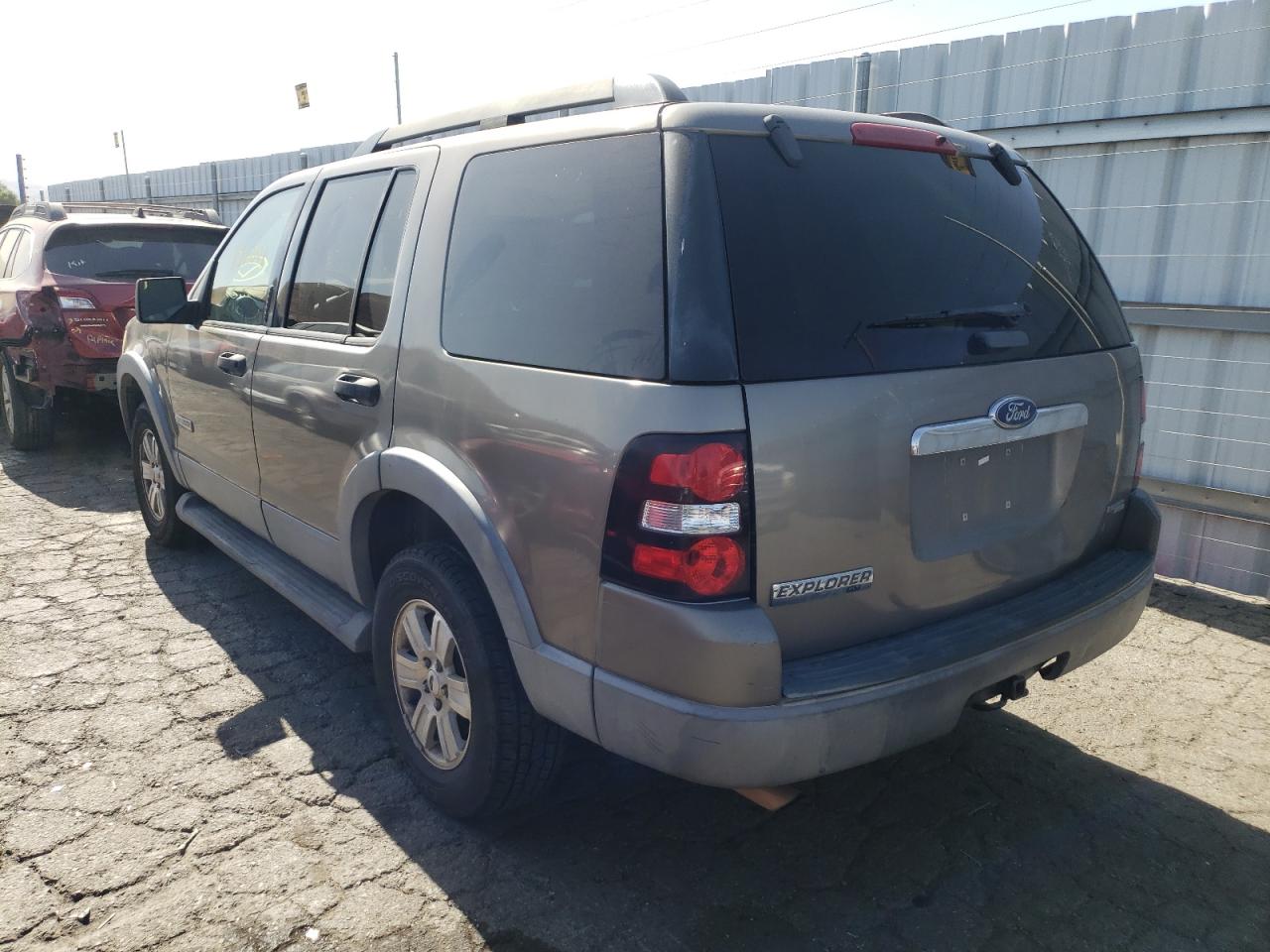 صورة رقم 3 من المزاد - 2006 FORD EXPLORER X مع VIN 1FMEU63E96ZA01135