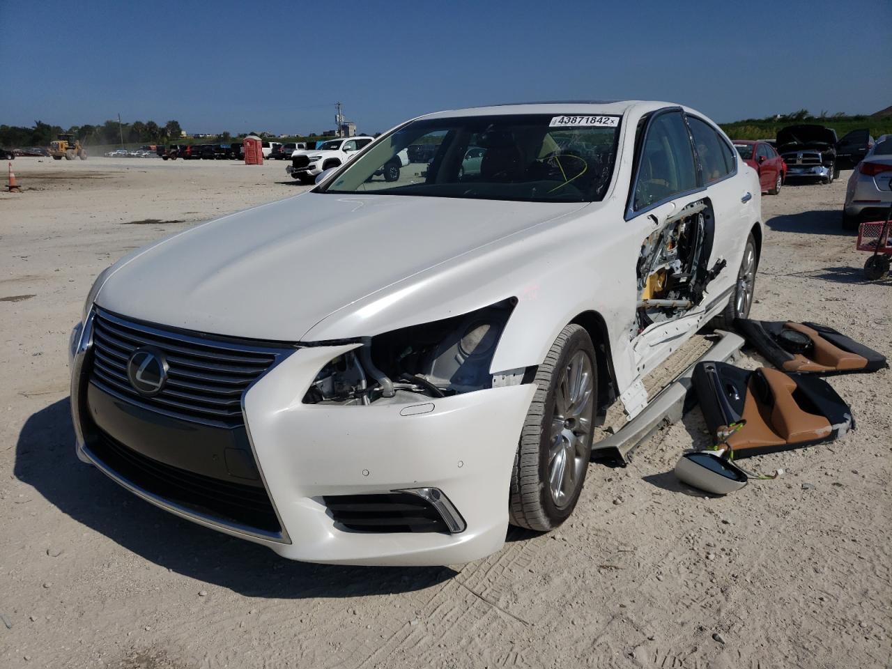 Photo 2 from auction – 2016 LEXUS LS 460 with VIN JTHBL5EF1G5138989