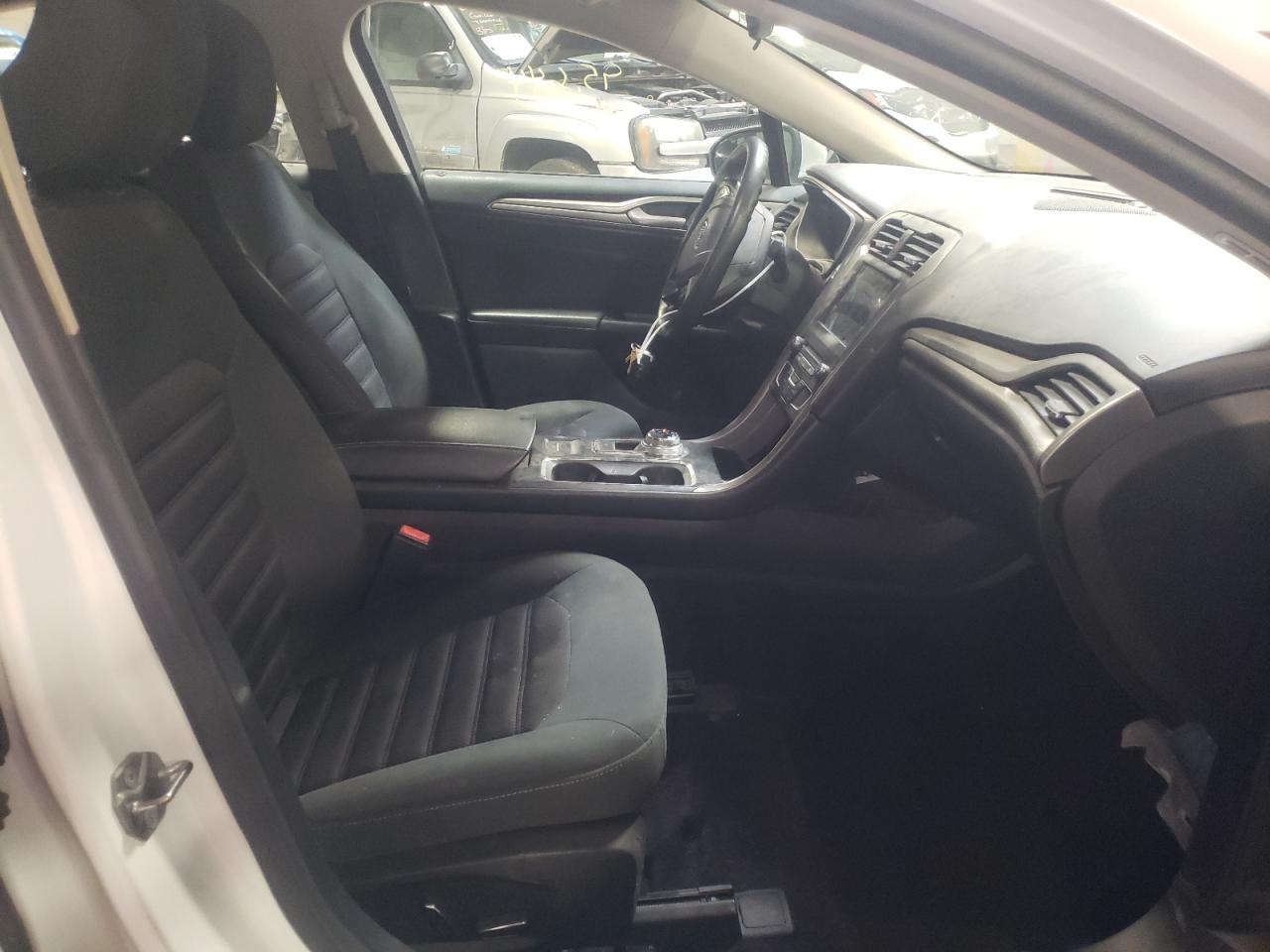 Photo 5 from auction – 2017 FORD FUSION SE with VIN 3FA6P0H71HR203326