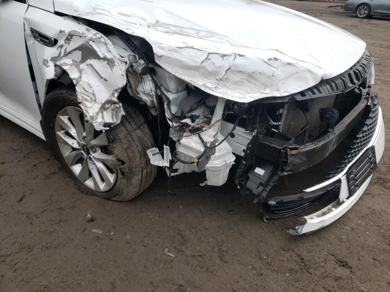 Фото 9 с аукциона – 2016 KIA OPTIMA EX с VIN 5XXGU4L30GG030771