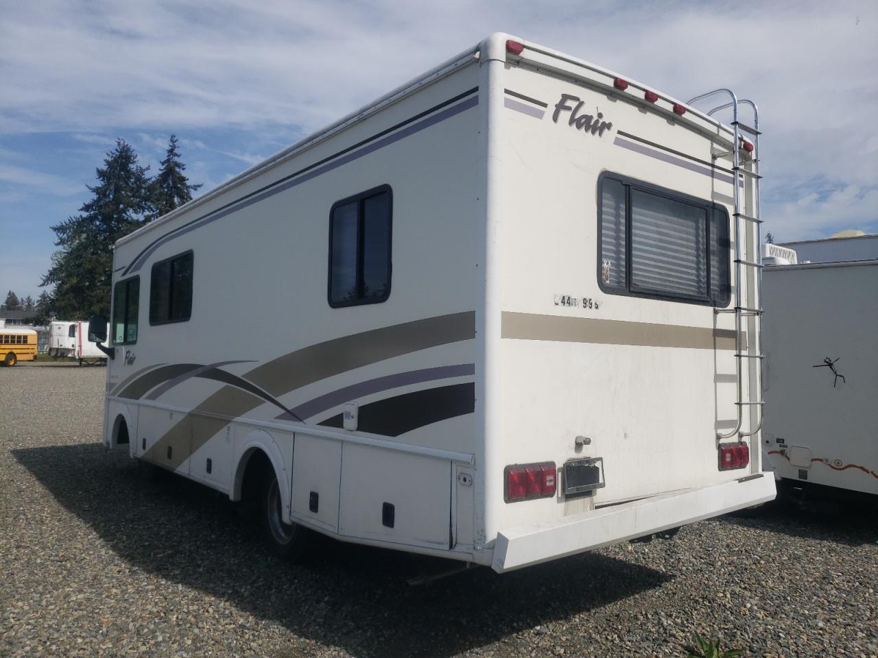 Photo 3 from auction – 2001 FTWD MOTORHOME with VIN 5B4KP37J5Y3315736