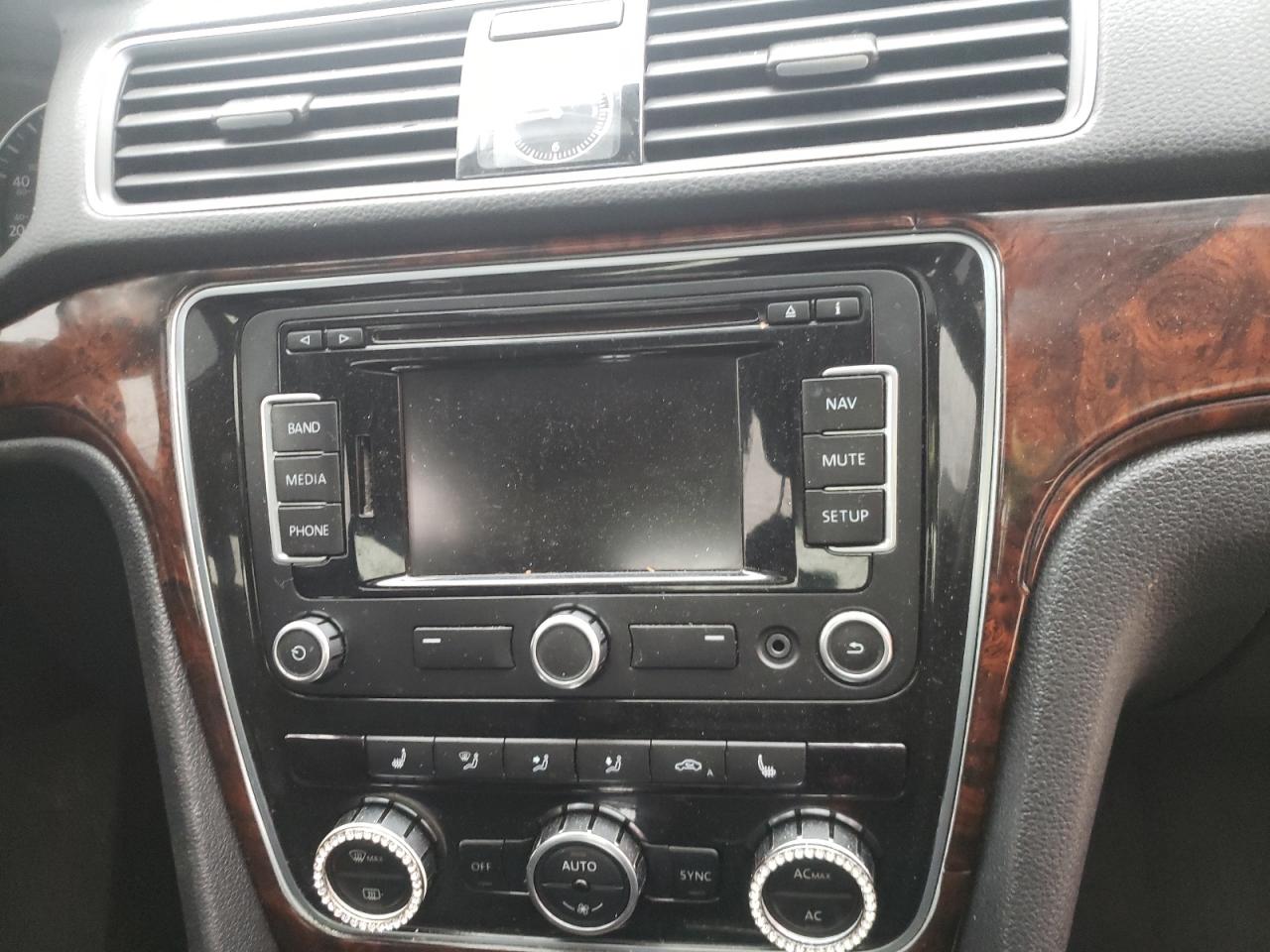 Photo 9 from auction – 2012 VOLKSWAGEN PASSAT SE with VIN 1VWBP7A31CC012129