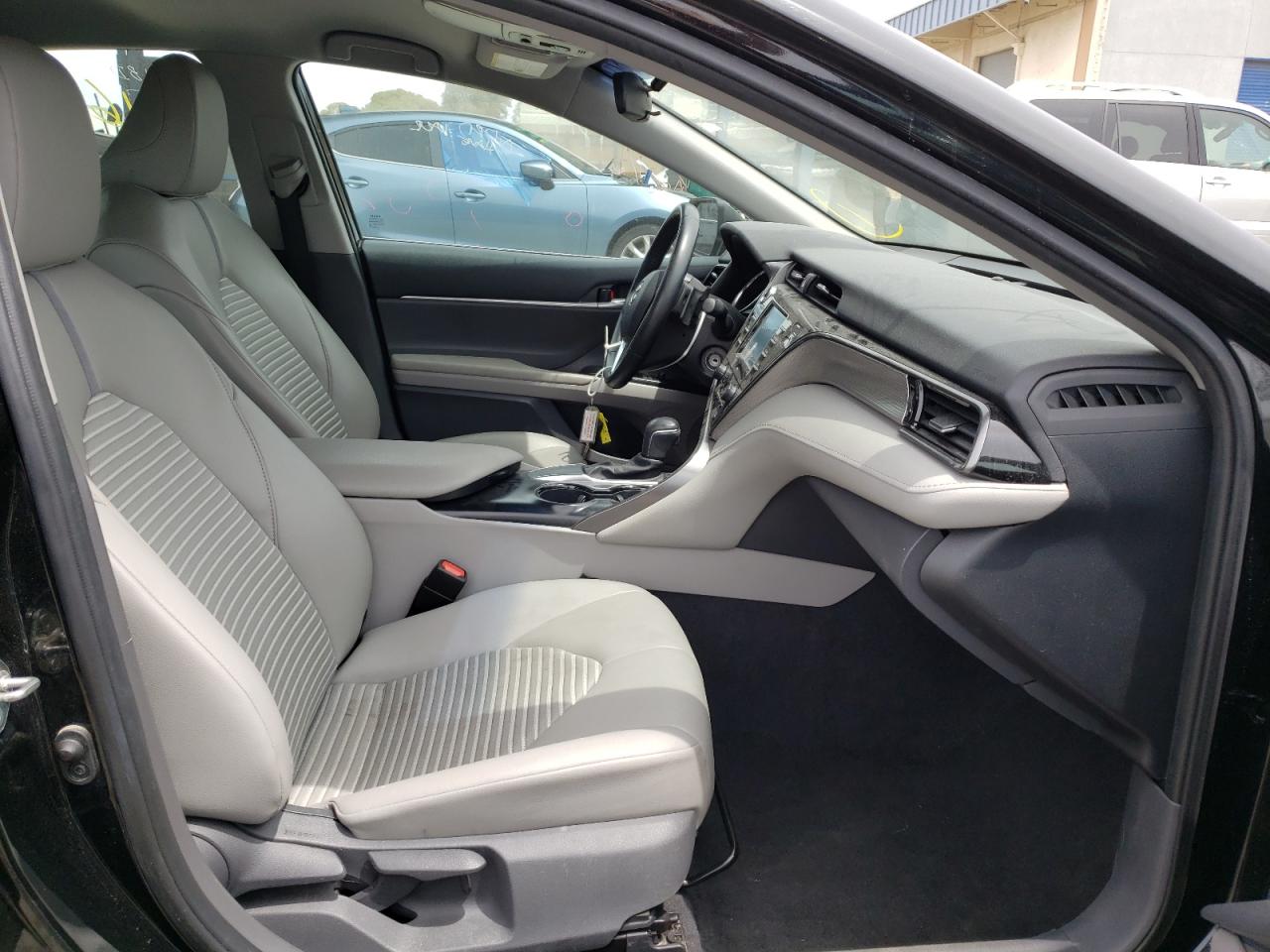 Photo 5 from auction – 2020 TOYOTA CAMRY SE with VIN 4T1G11AK2LU334301