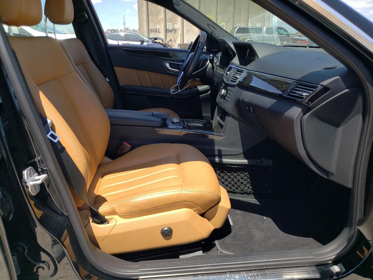 Photo 5 from auction – 2012 MERCEDES-BENZ E 350 with VIN WDDHF5KB6CA640926
