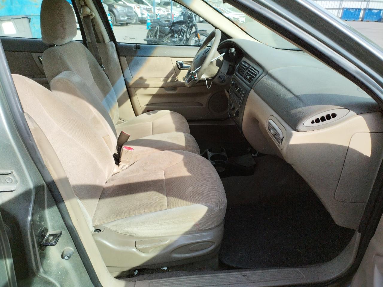 Photo 5 from auction – 2001 FORD TAURUS SES with VIN 1FAFP55U91A213898