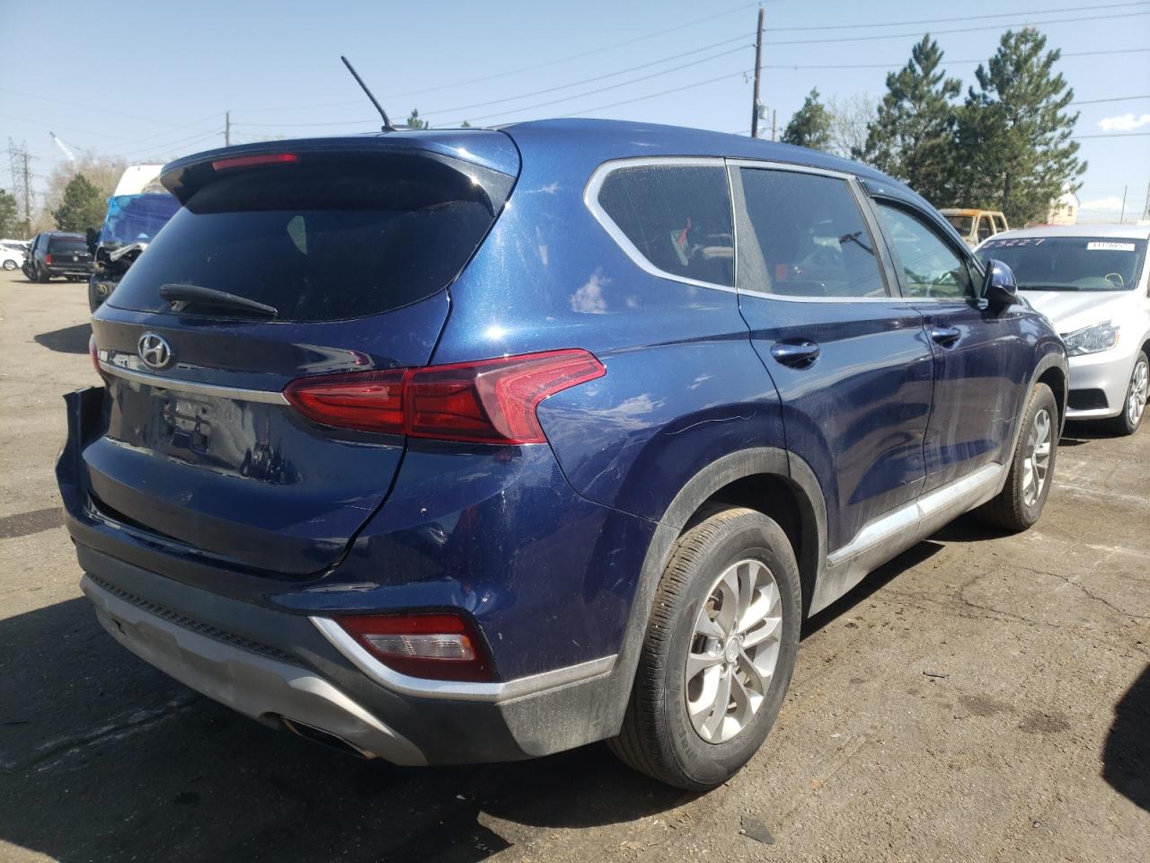 Photo 4 from auction – 2019 HYUNDAI SANTA FE S with VIN 5NMS2CAD3KH012202
