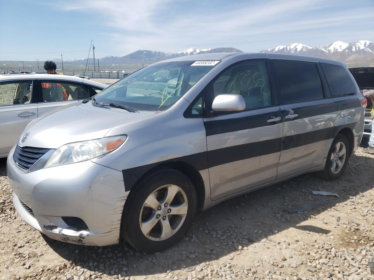 Photo 2 from auction – 2012 TOYOTA SIENNA BAS with VIN 5TDKA3DC0CS014073