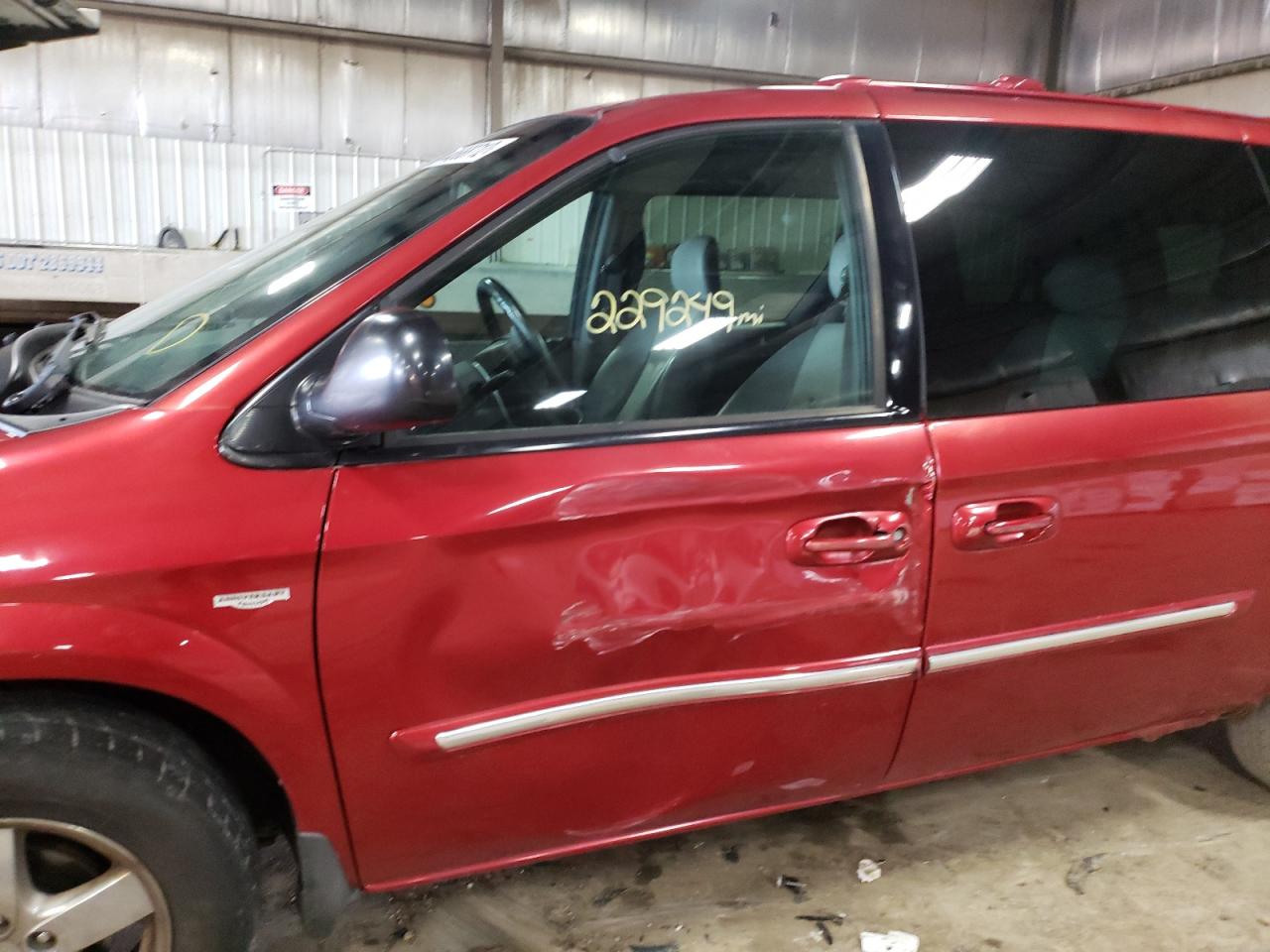Photo 9 from auction – 2004 DODGE GRAND CARA with VIN 2D4GP44L94R592972