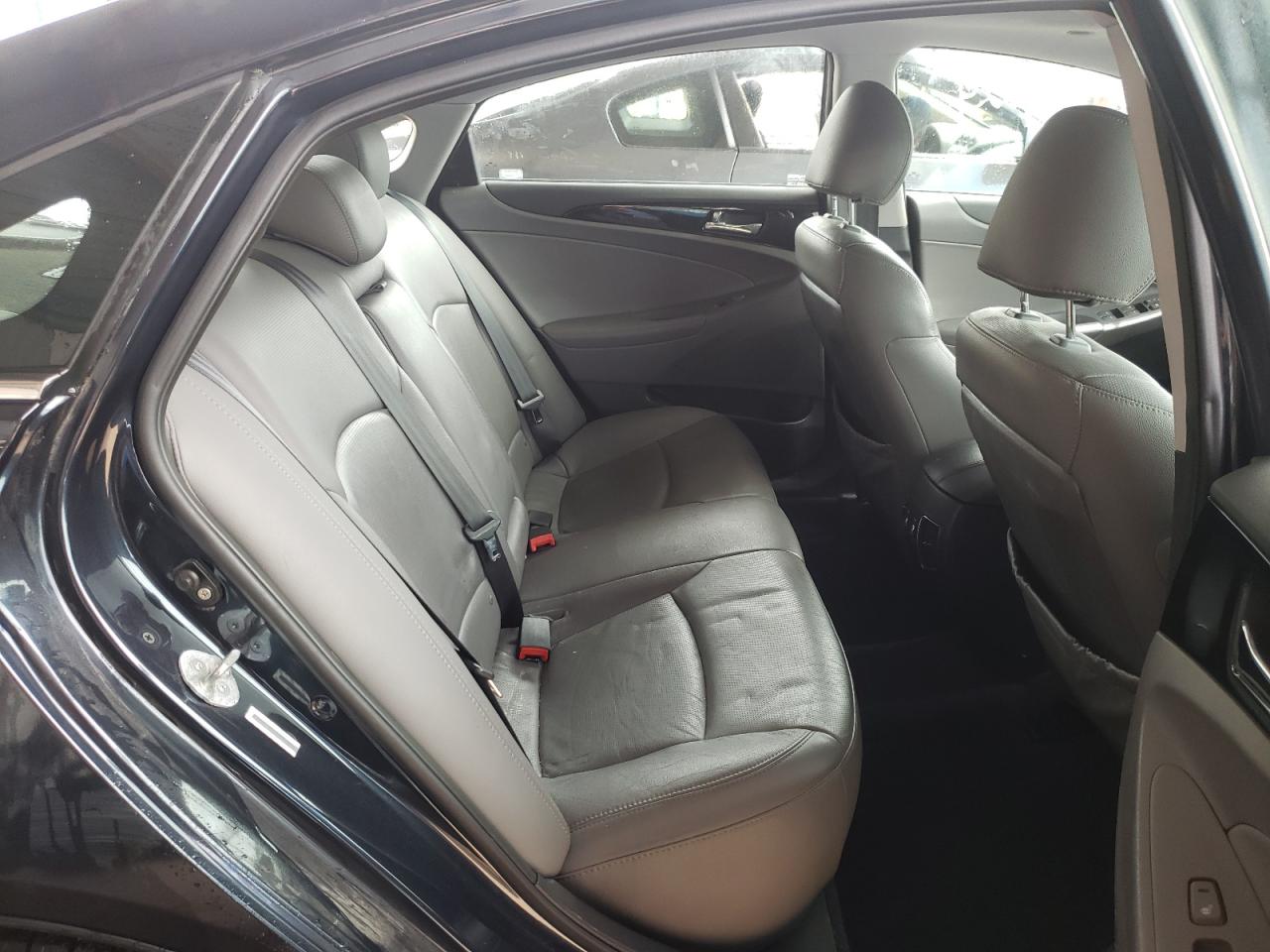 Photo 6 from auction – 2011 HYUNDAI SONATA SE with VIN 5NPEC4AC2BH126055