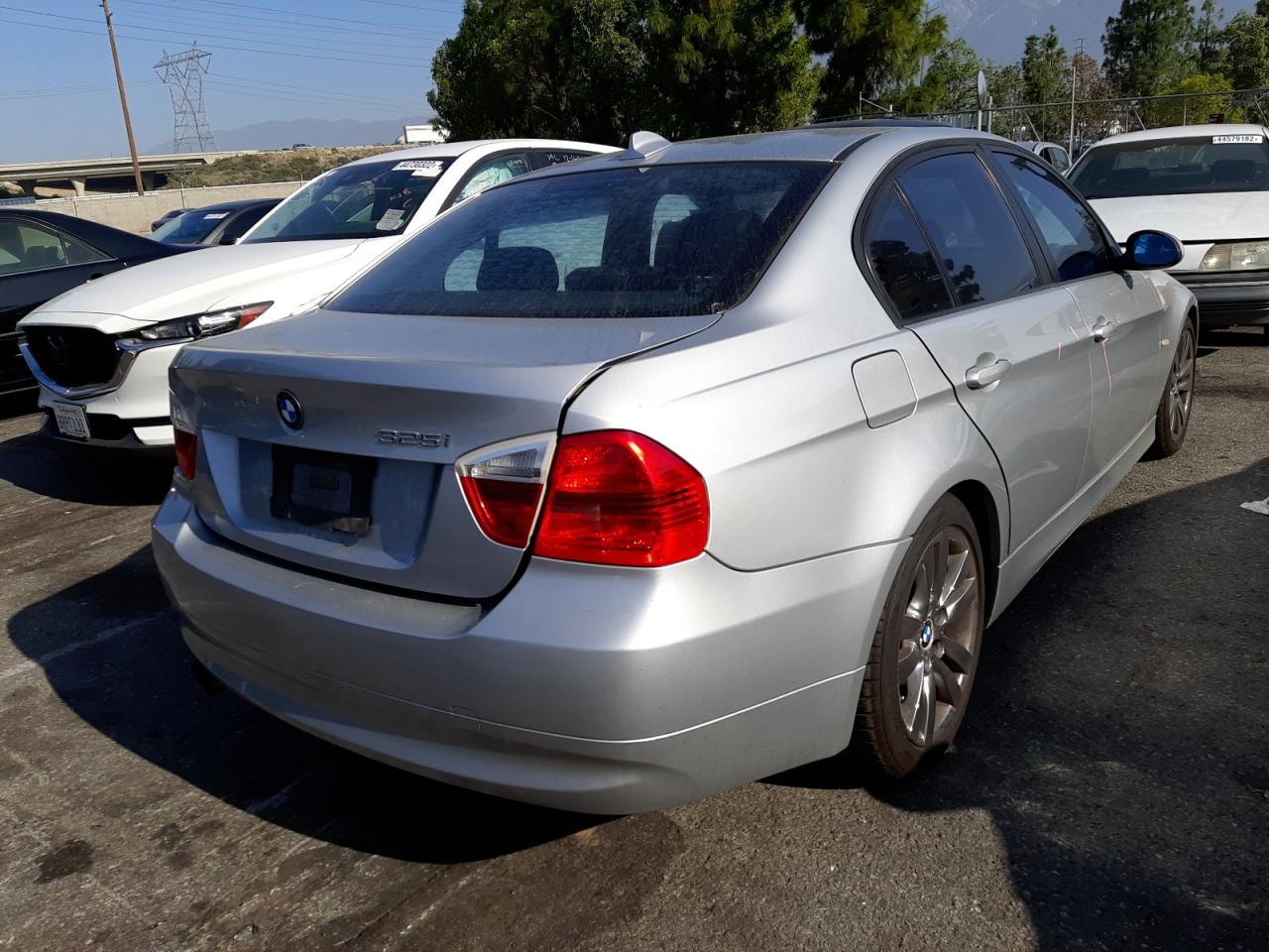 Photo 4 from auction – 2006 BMW 325 I with VIN WBAVB13546KX38715