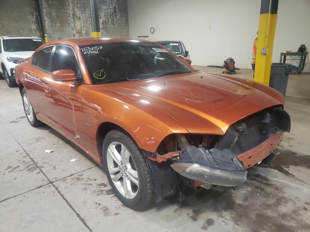 DODGE CHARGER R/ 2011 with VIN 2B3CM5CT2BH555570 - Photo from auction