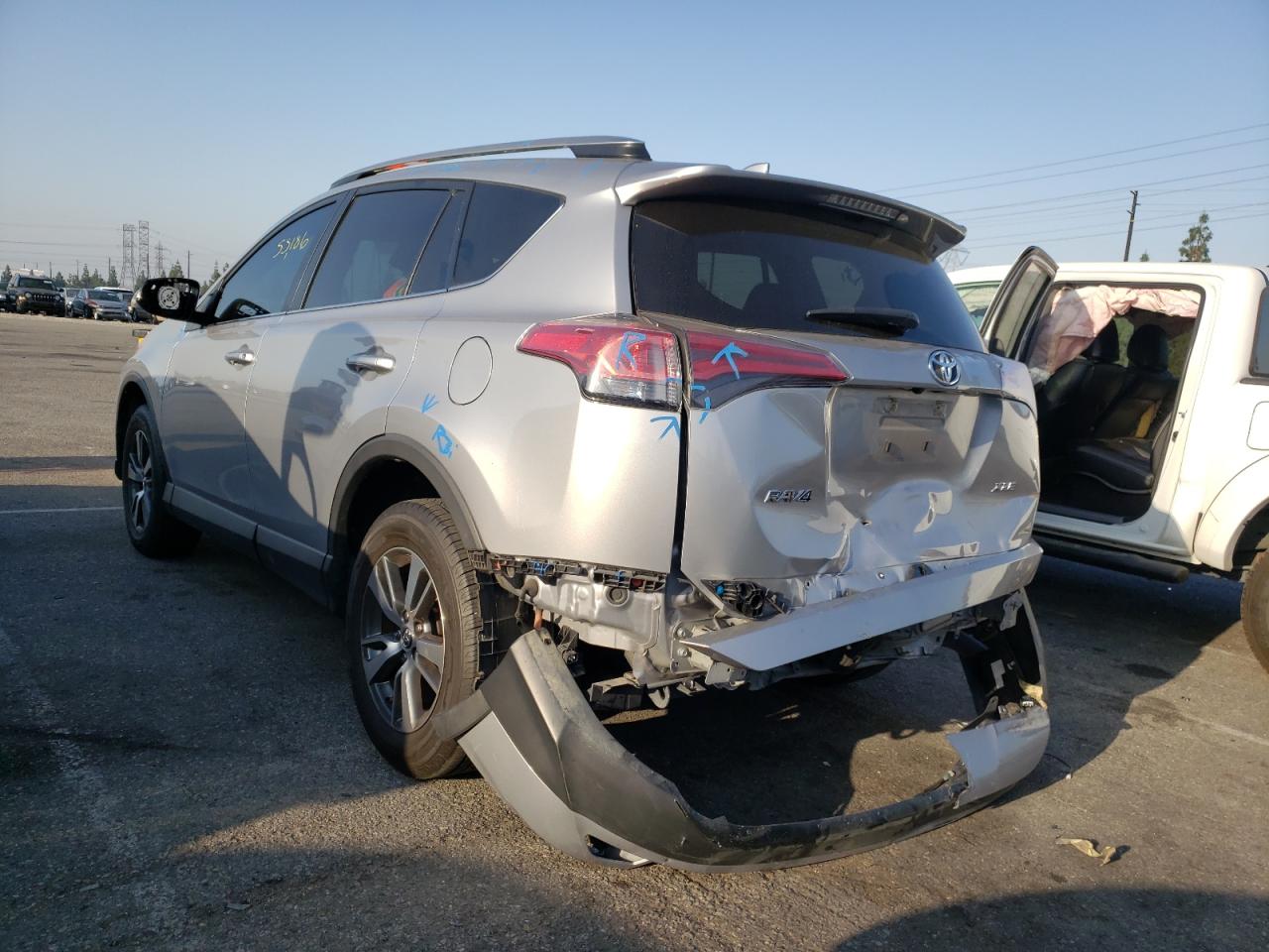 Photo 3 from auction – 2017 TOYOTA RAV4 XLE with VIN 2T3WFREV2HW376093