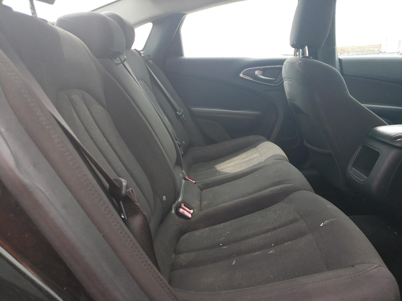 Photo 6 from auction – 2015 CHRYSLER 200 LIMITE with VIN 1C3CCCAB4FN547925