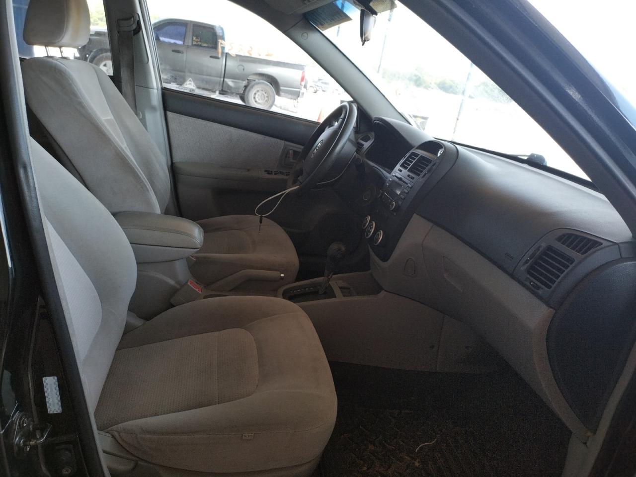 Photo 5 from auction – 2007 KIA SPECTRA EX with VIN KNAFE121275388995