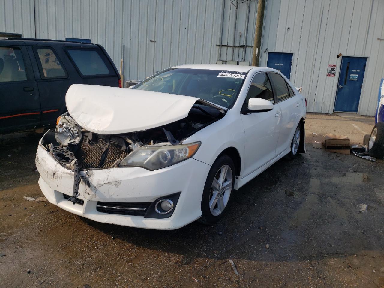 Photo 2 from auction – 2014 TOYOTA CAMRY L with VIN 4T1BF1FK5EU735915