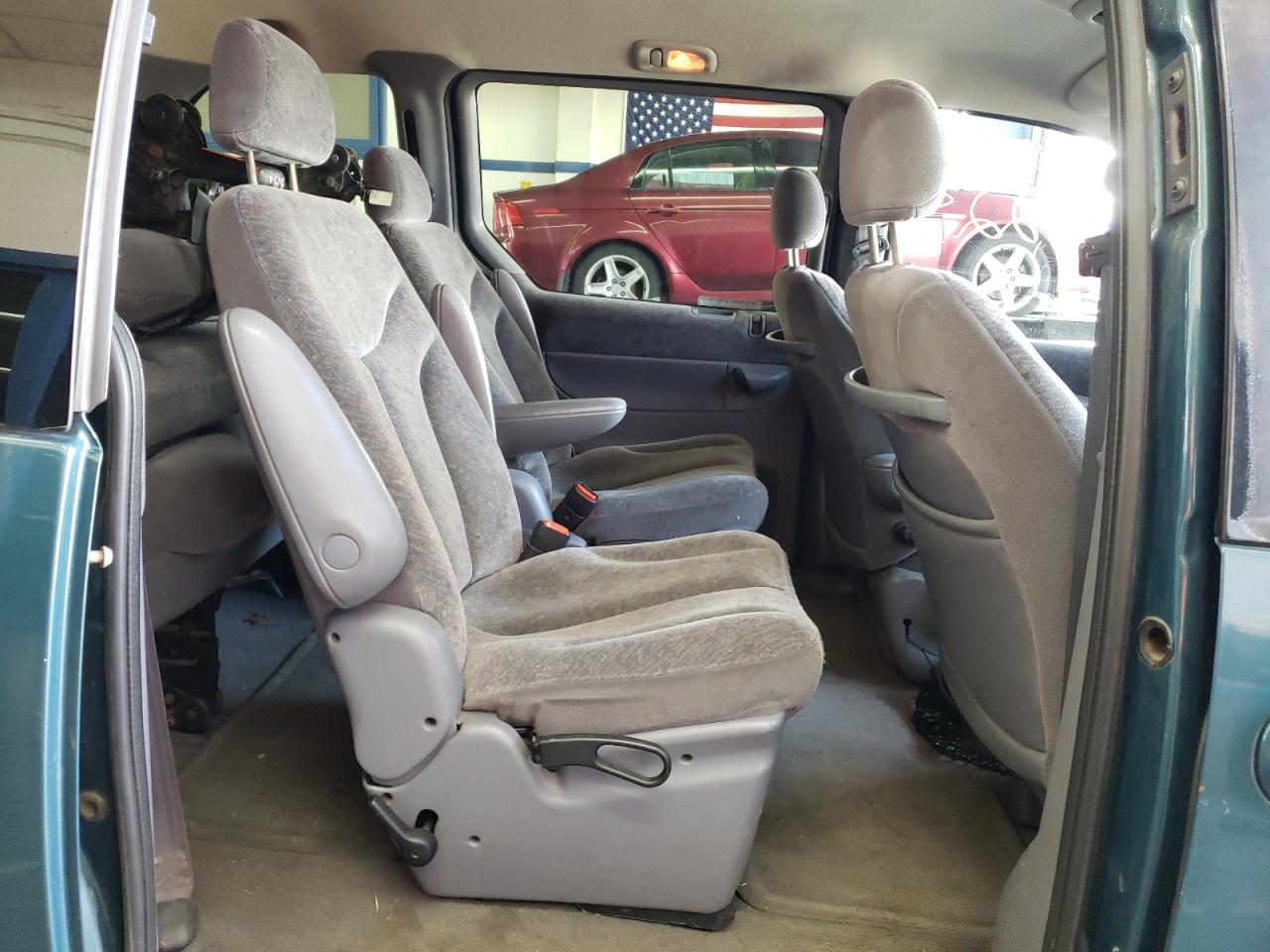 Photo 6 from auction – 2000 DODGE CARAVAN SE with VIN 2B4GP45G7YR737556