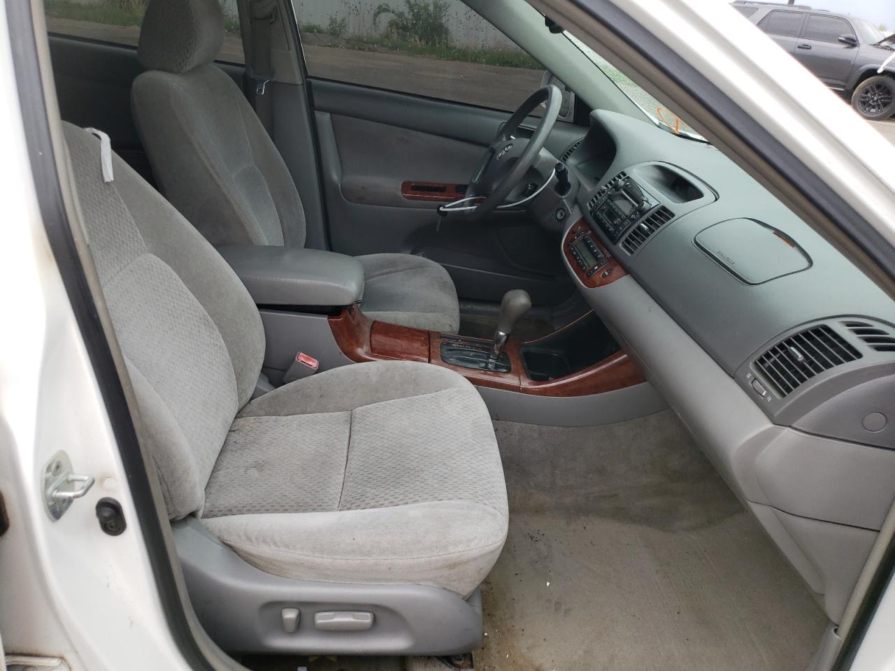 Photo 5 from auction – 2003 TOYOTA CAMRY LE with VIN 4T1BE32K03U259820