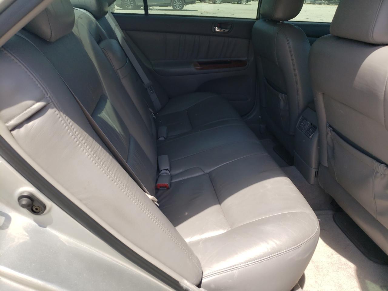 Photo 6 from auction – 2004 TOYOTA CAMRY LE with VIN 4T1BF30K44U079080
