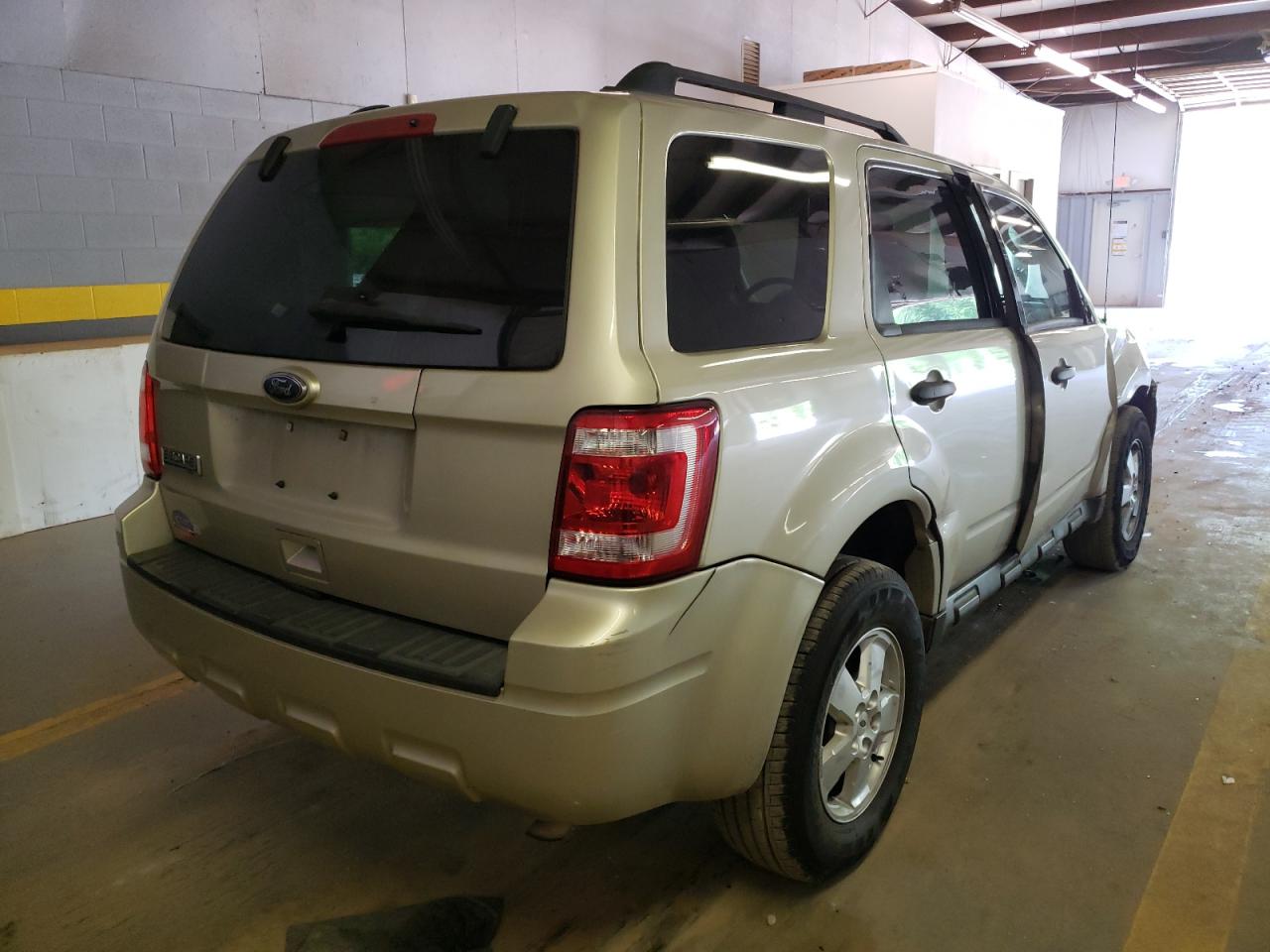 Photo 4 from auction – 2010 FORD ESCAPE XLT with VIN 1FMCU0D77AKD09877
