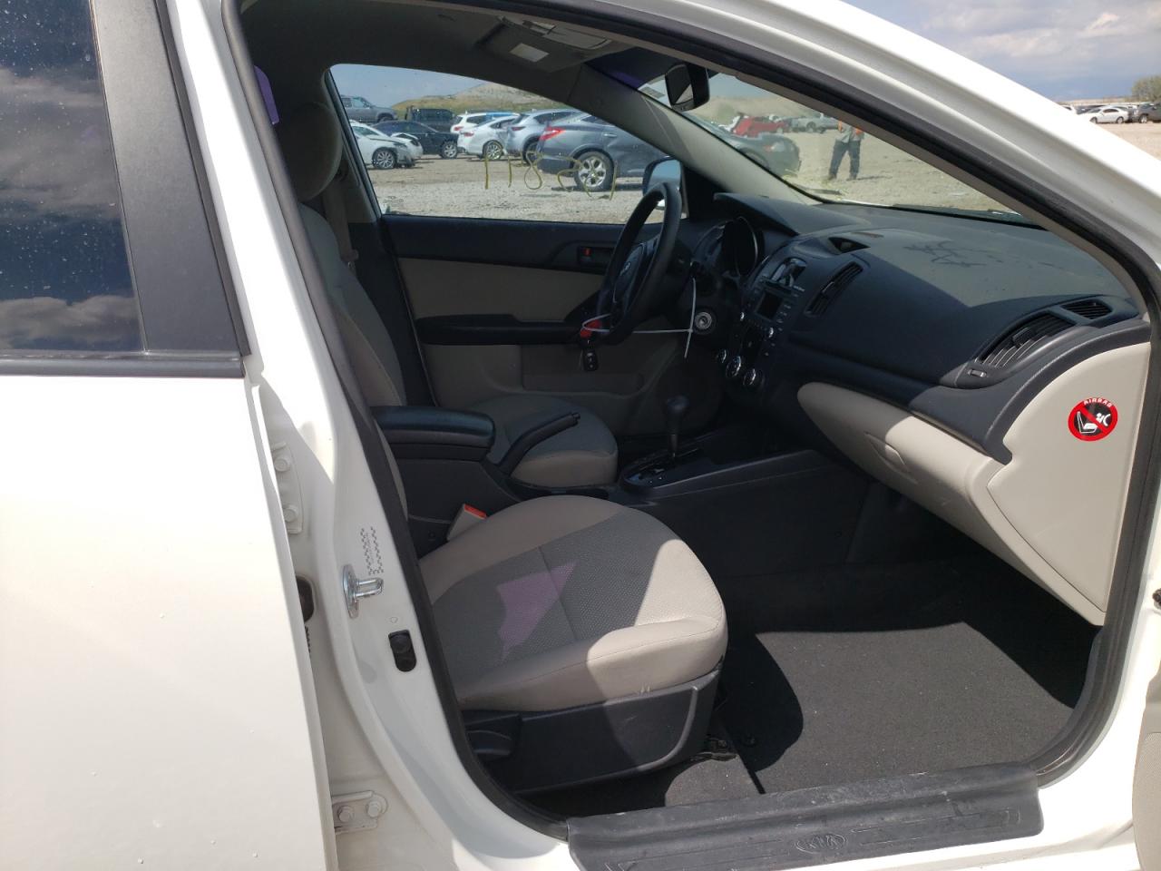 Photo 5 from auction – 2010 KIA FORTE EX with VIN KNAFU4A21A5881749