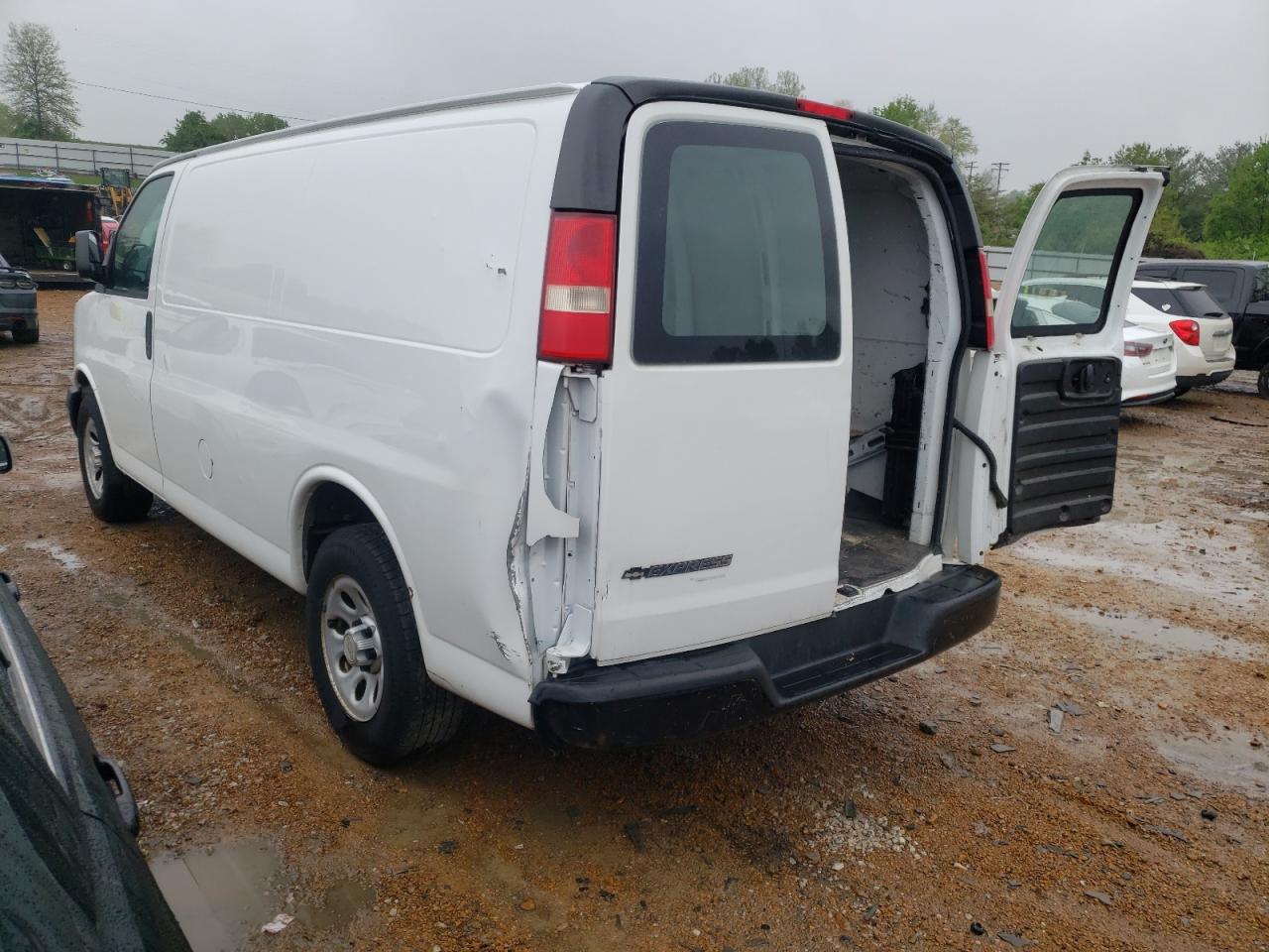 Photo 3 from auction – 2011 CHEVROLET EXPRESS 15 with VIN 1GCSGAFX6B1114337