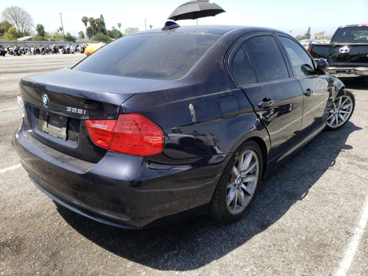 Photo 4 from auction – 2009 BMW 328I with VIN WBAPH53559A435077