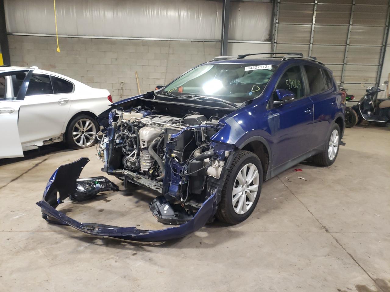 Photo 2 from auction – 2015 TOYOTA RAV4 LIMIT with VIN 2T3DFREV0FW392653