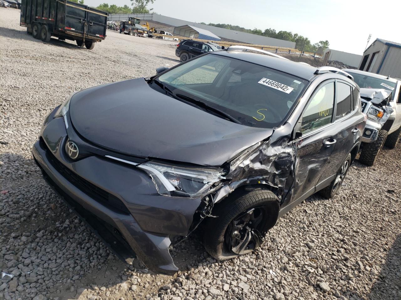 Photo 2 from auction – 2018 TOYOTA RAV4 LE with VIN JTMZFREV5JJ177301