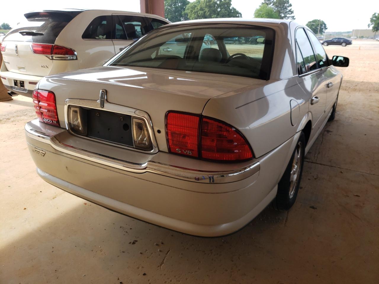 Photo 4 from auction – 2001 LINCOLN LS with VIN 1LNHM87A01Y714598