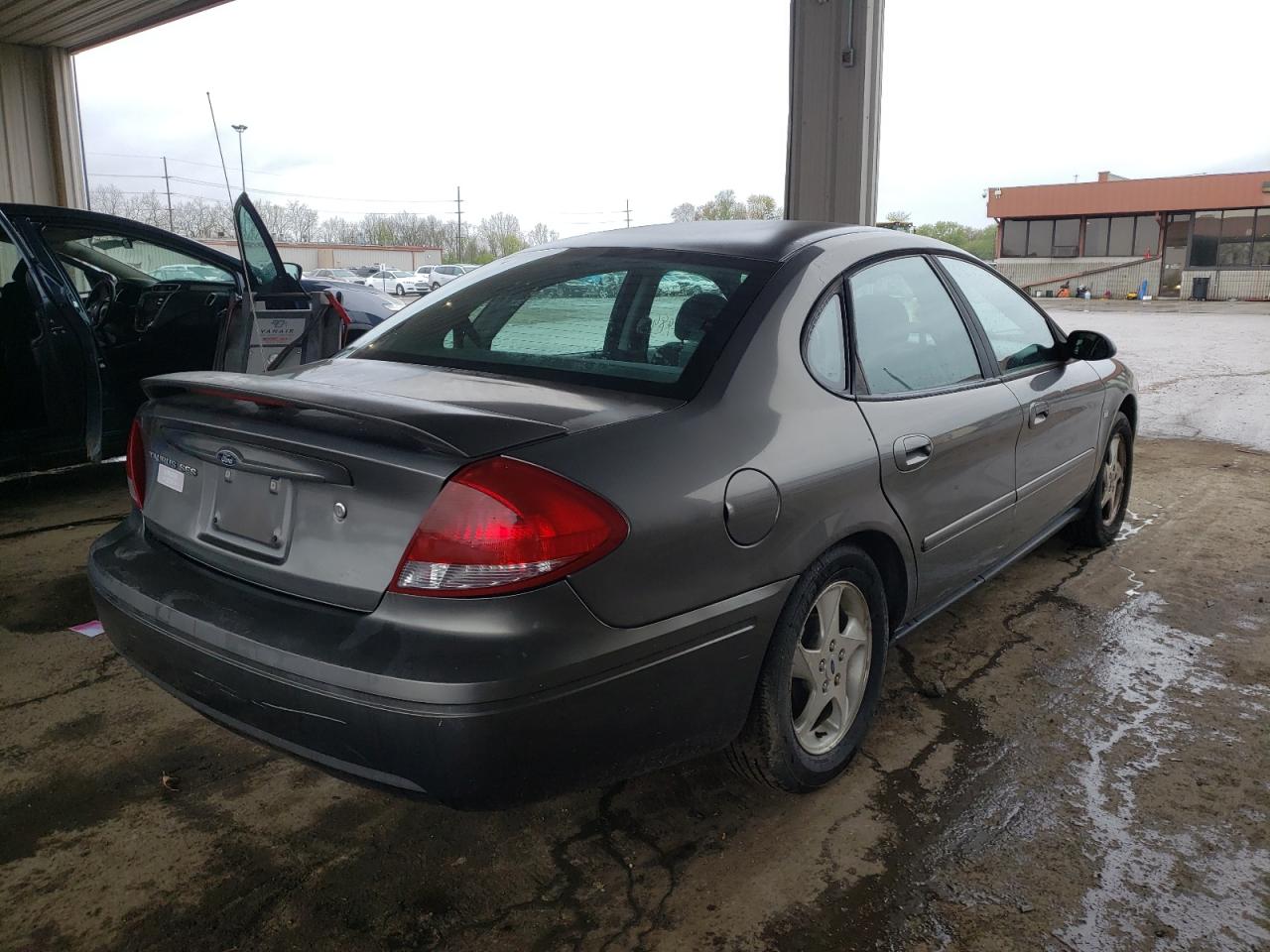 Photo 4 from auction – 2004 FORD TAURUS SES with VIN 1FAFP55S24G179562