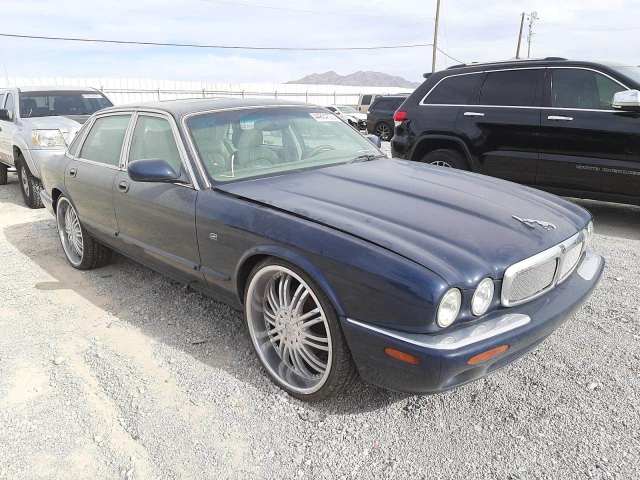 JAGUAR XJ8 2000 with VIN SAJDA14C5YLF03336 - Photo from auction