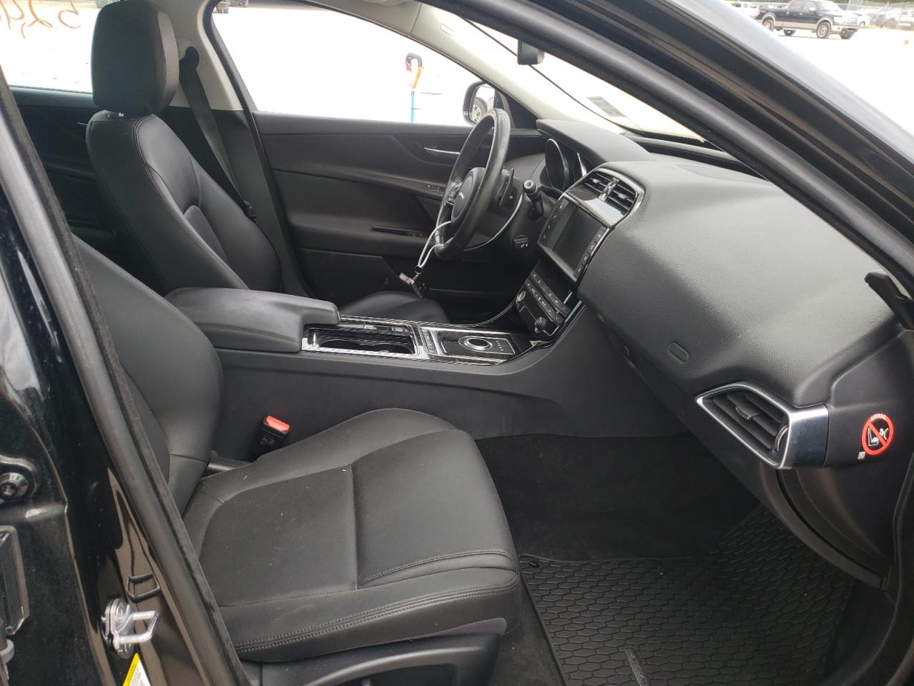 Photo 5 from auction – 2018 JAGUAR XE PREMIUM with VIN SAJAD4FX5JCP34963
